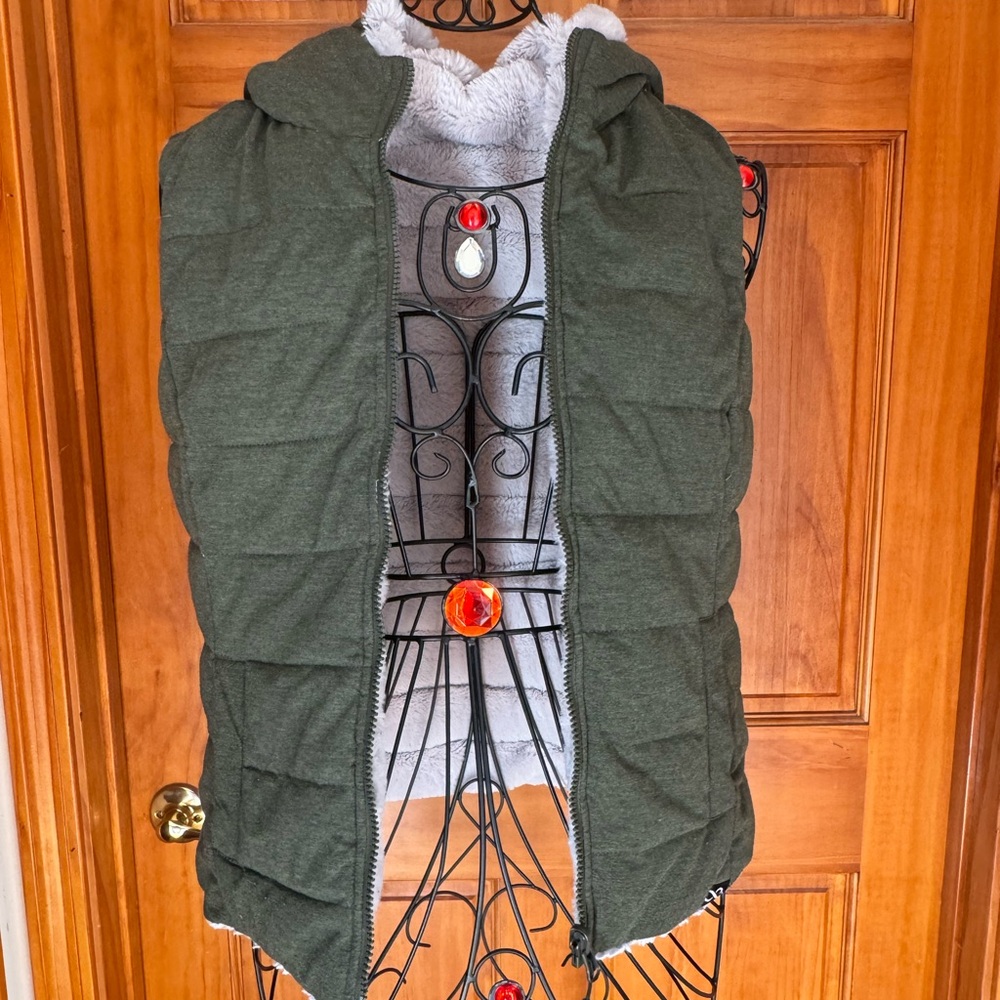 Women's Be Boundless 2-in-1 Hooded Faux-Fur Reversible Vest, Olive Green, Small